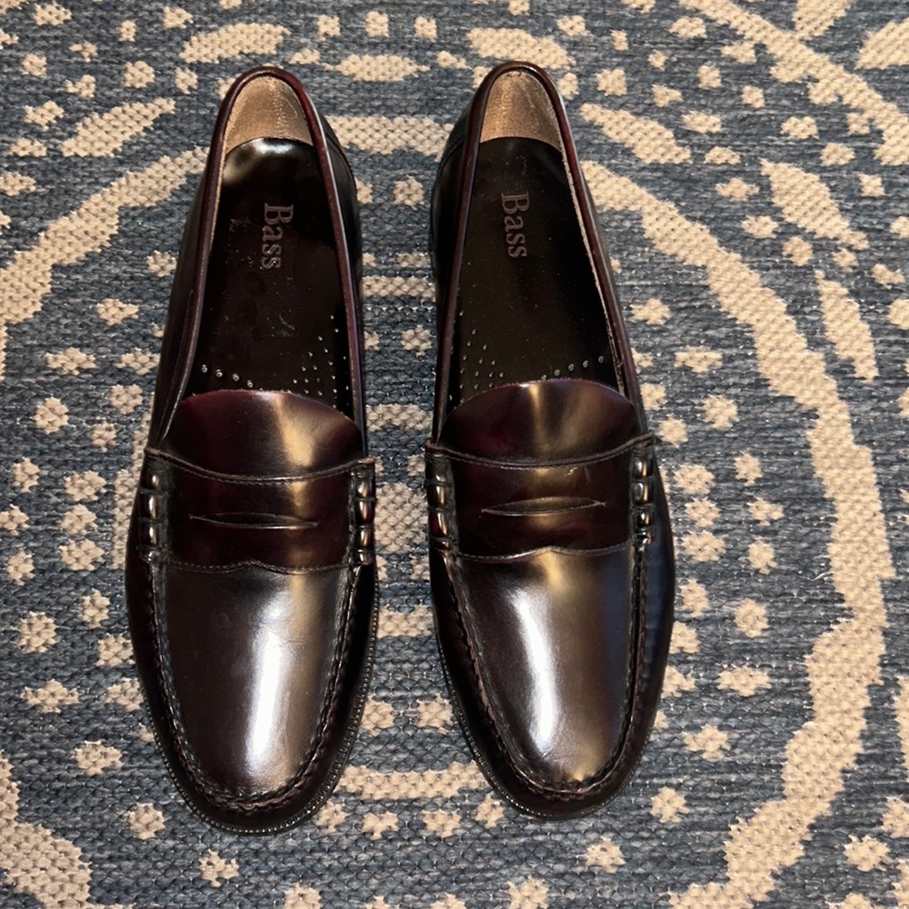 New-Mens brownish/wine size 13M Bass penny loafers.
